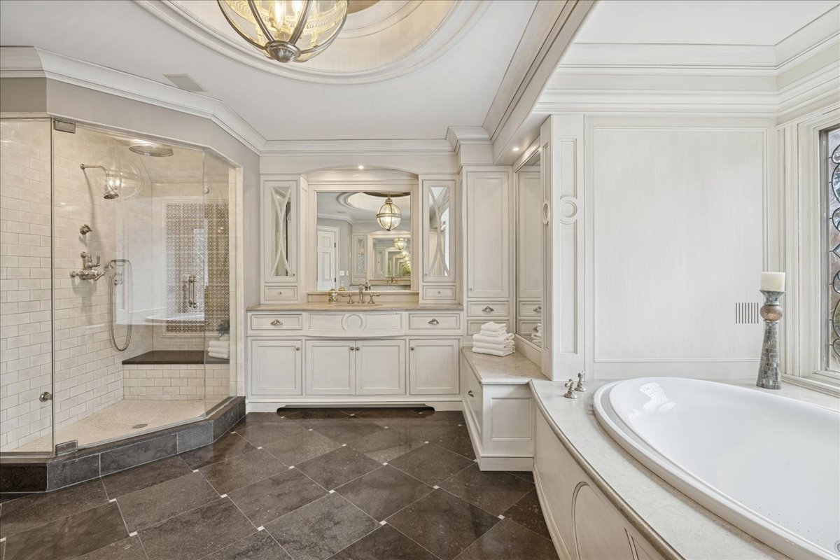 2041 Tremont Court, Libertyville, IL 60048