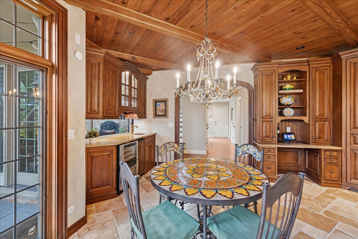 2041 Tremont Court, Libertyville, IL 60048