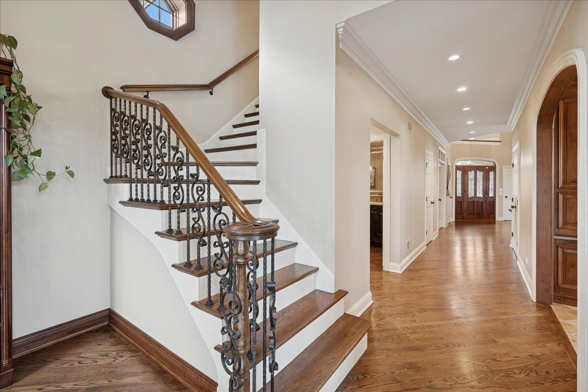 2041 Tremont Court, Libertyville, IL 60048