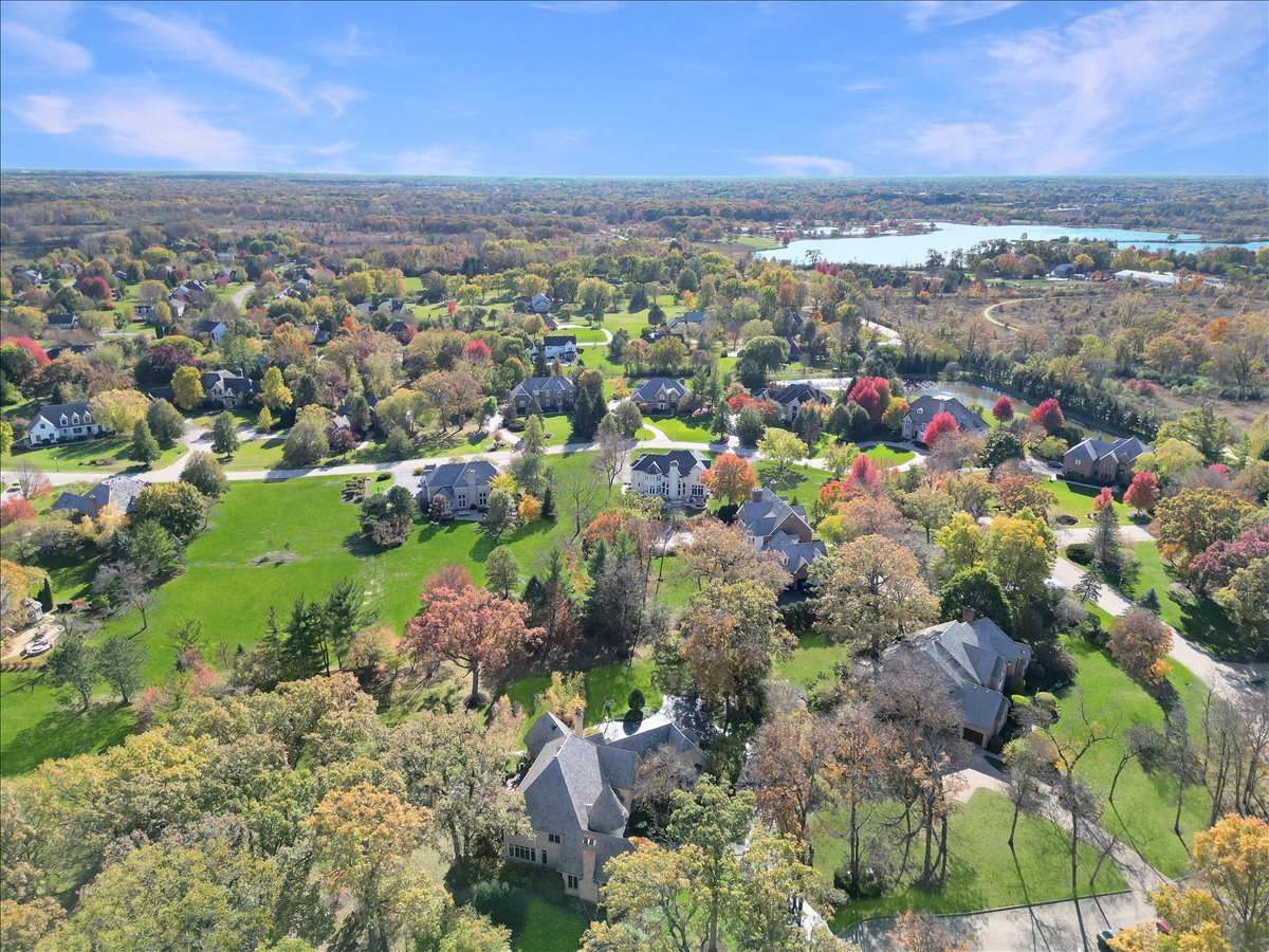 2041 Tremont Court, Libertyville, IL 60048