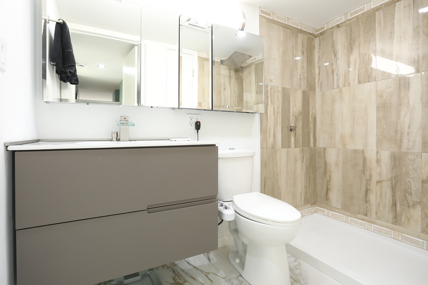 2900 Maple Avenue #19E, Downers Grove, IL 60515