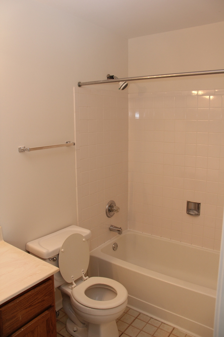 1788 GROVE Avenue, Schaumburg, IL 60193