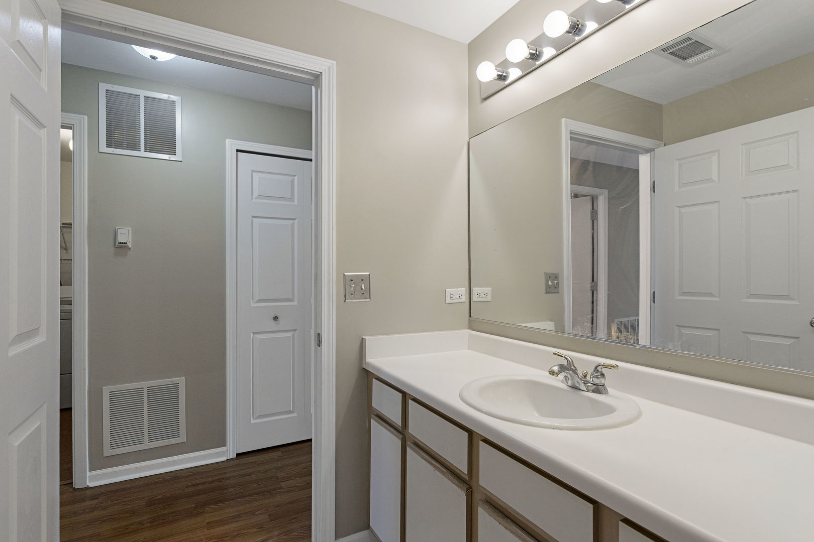 207 Norfolk Court #3, Roselle, IL 60172