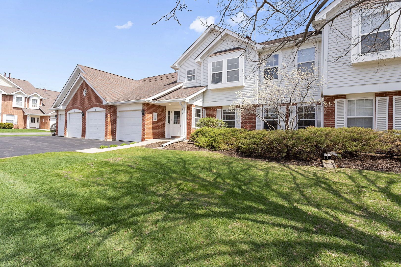 207 Norfolk Court #3, Roselle, IL 60172