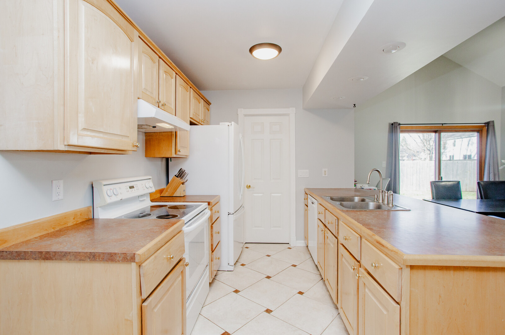 938 Aberdeen Drive, Crystal Lake, IL 60014