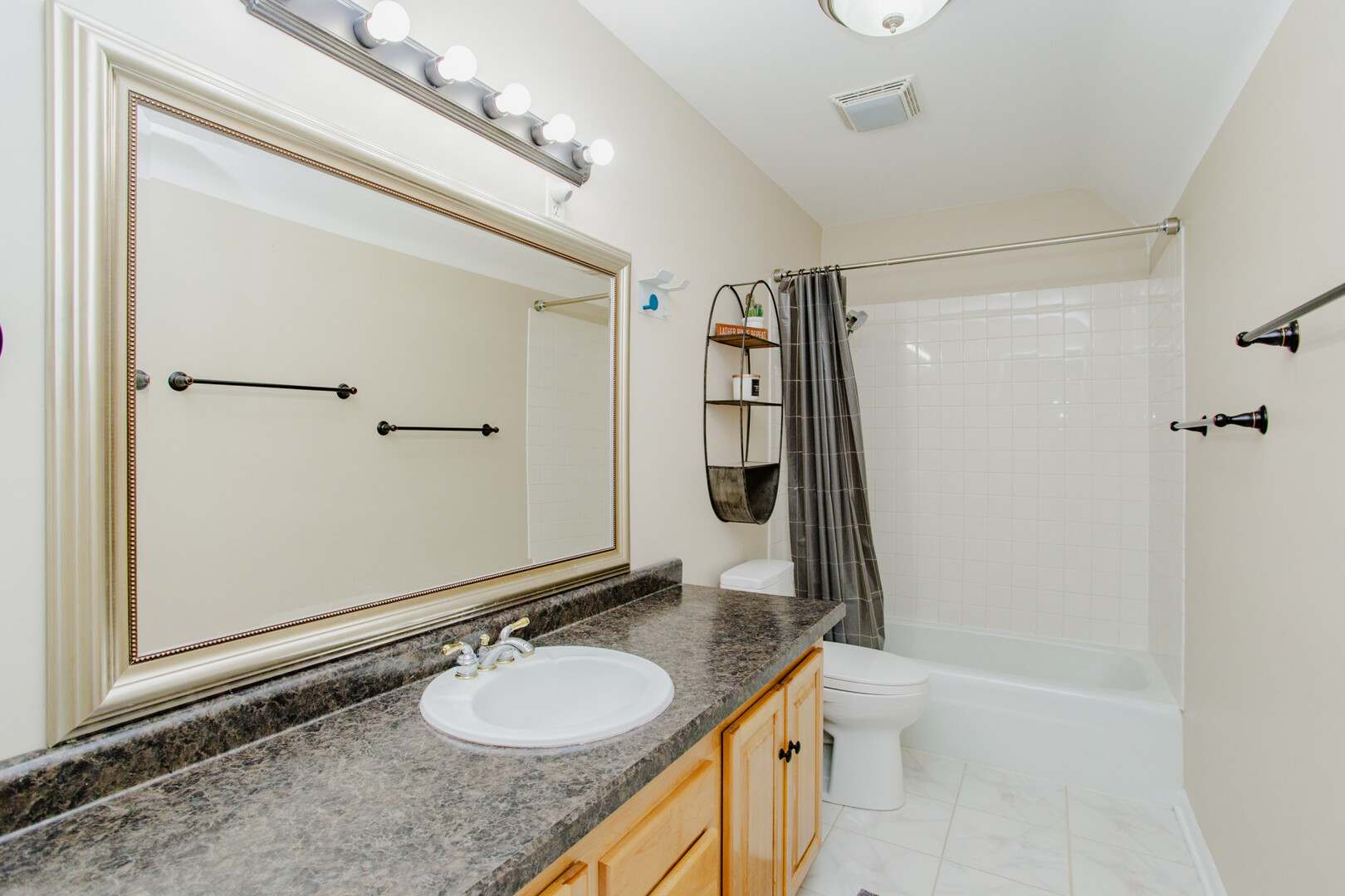 938 Aberdeen Drive, Crystal Lake, IL 60014