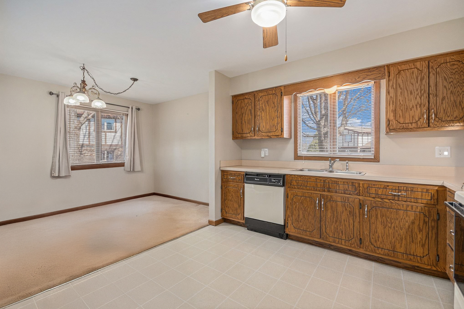 625 Crescenzo Court #B, New Lenox, IL 60451