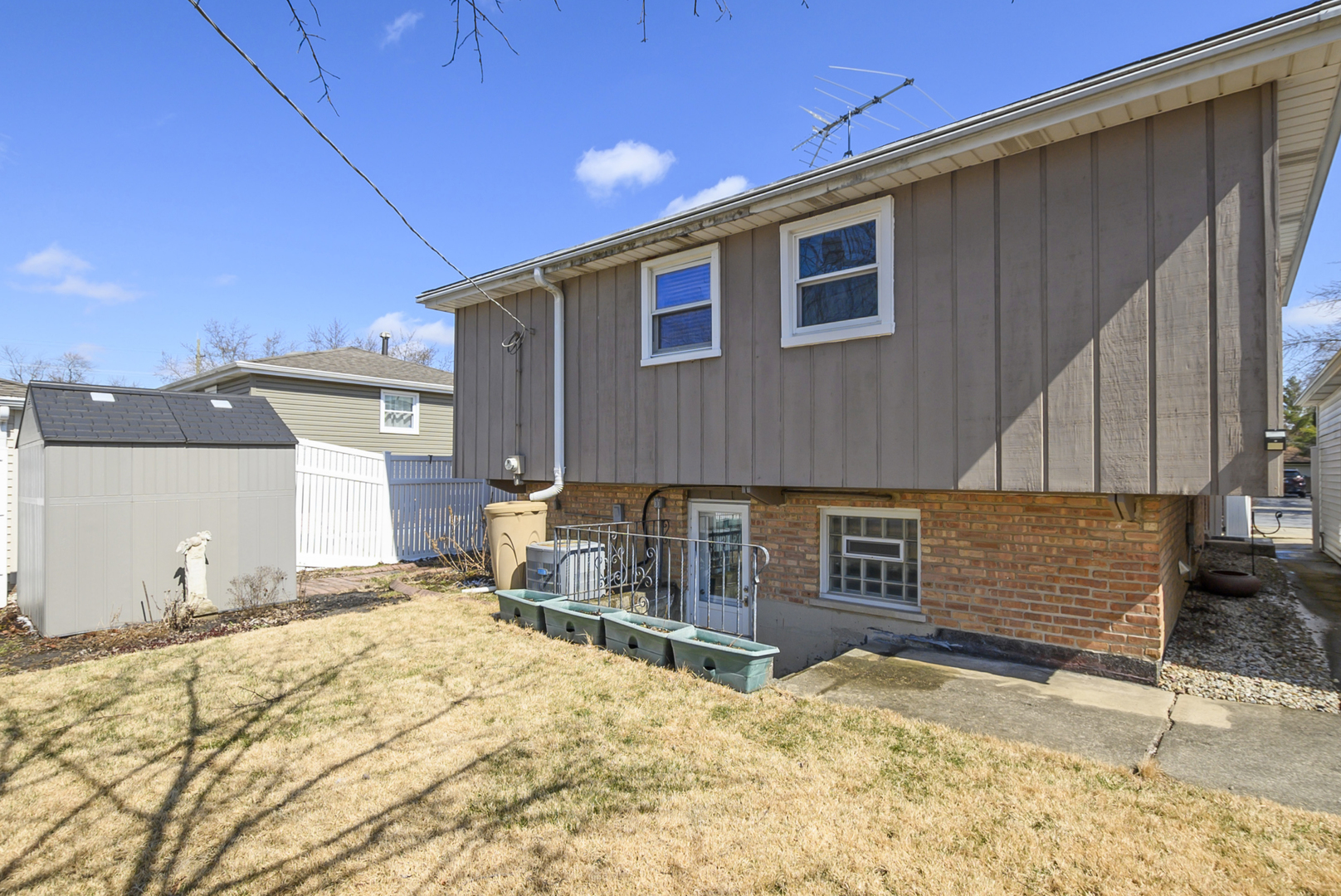 15120 Springfield Avenue, Midlothian, IL 60445