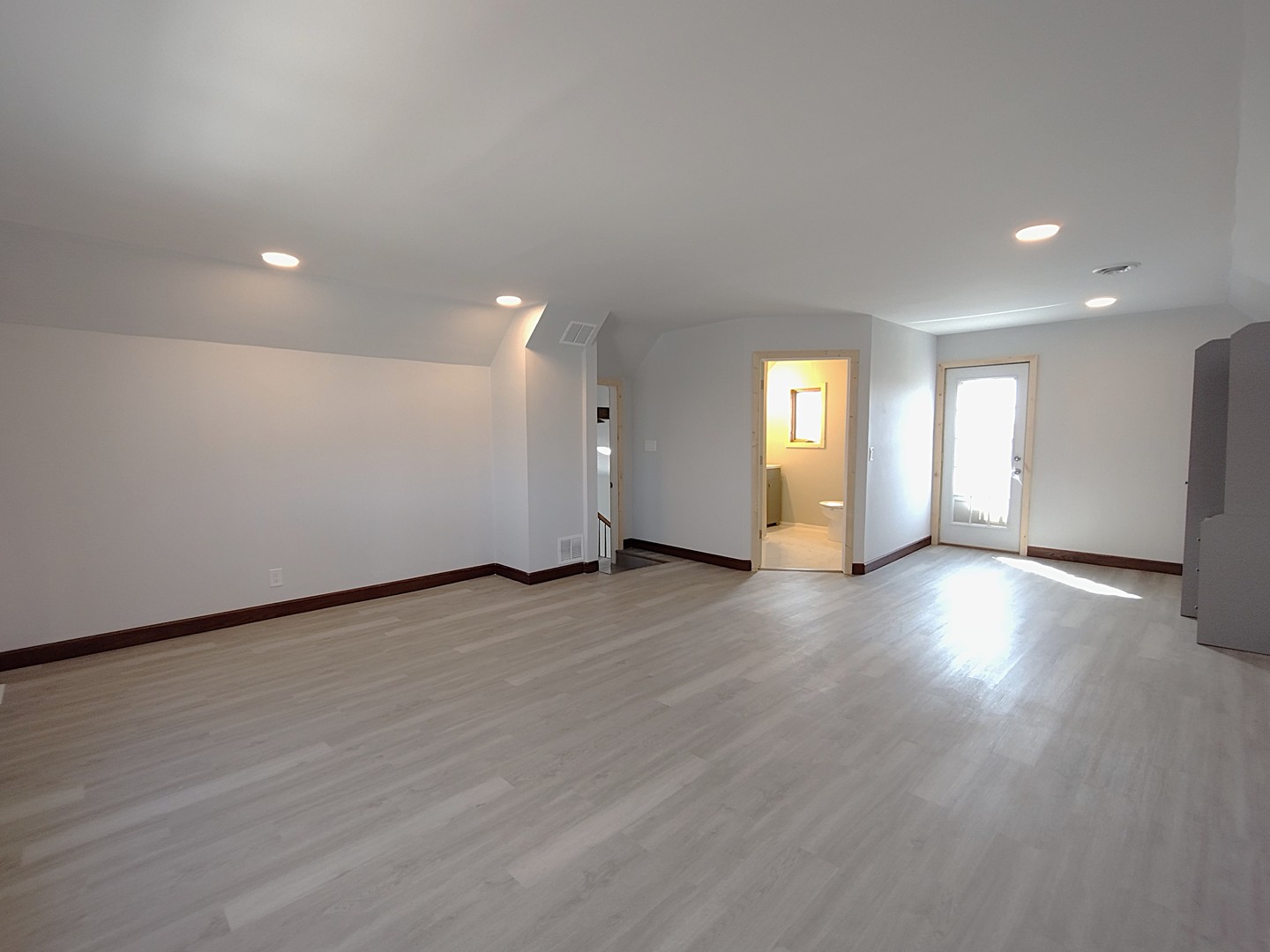 8806 Trask Bridge Road, Rockford, IL 61101