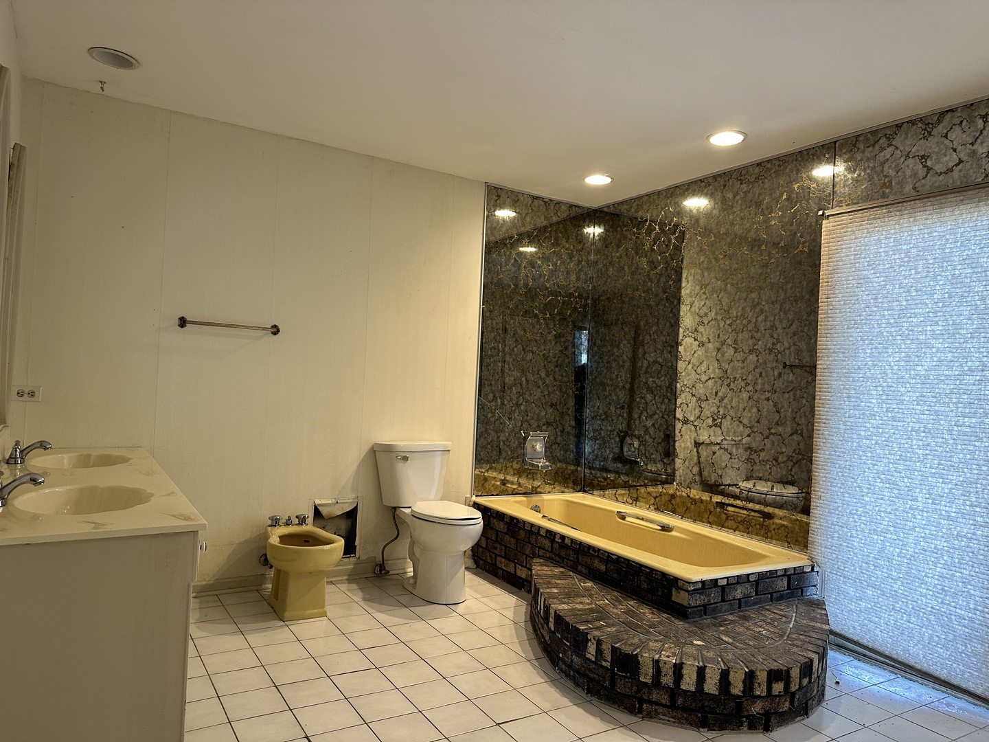 2507 Lincoln Avenue, Long Grove, IL 60047