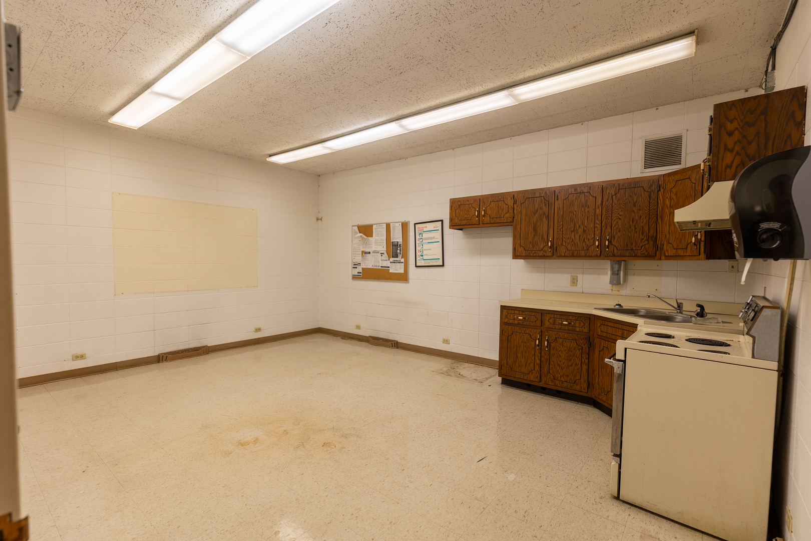 5830 W 35th Street, Cicero, IL 60804