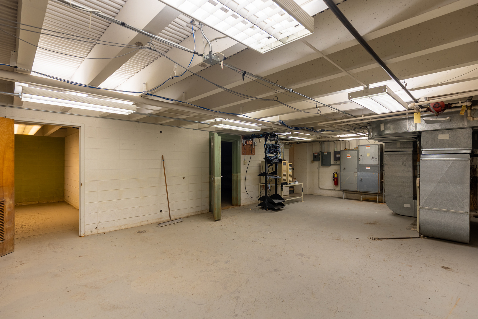 5830 W 35th Street, Cicero, IL 60804