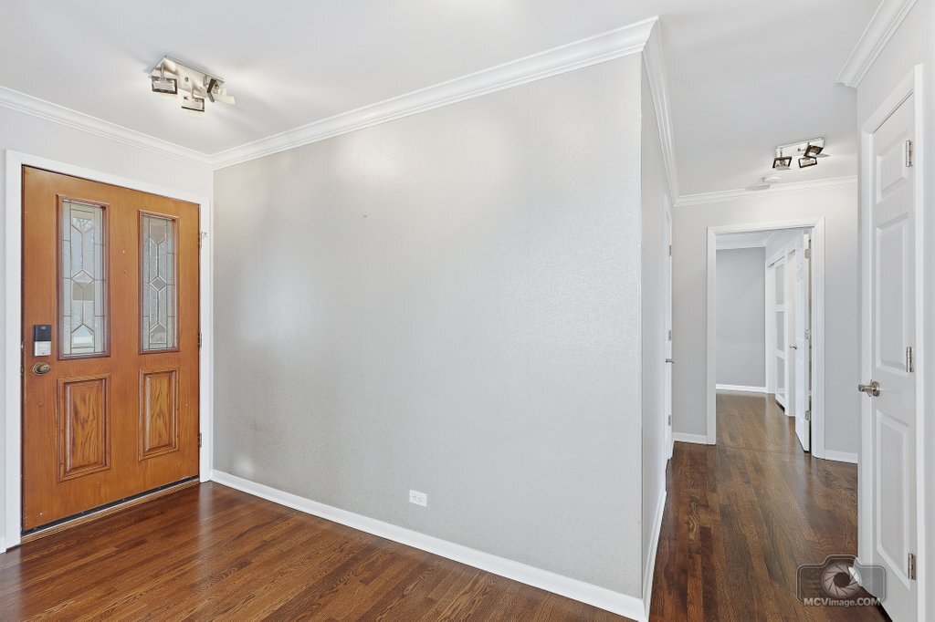 254 S CEDAR Avenue, Wood Dale, IL 60191