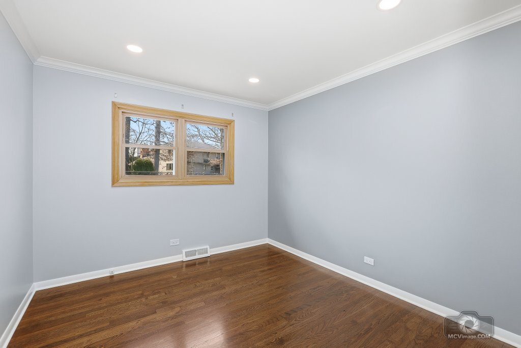 254 S CEDAR Avenue, Wood Dale, IL 60191