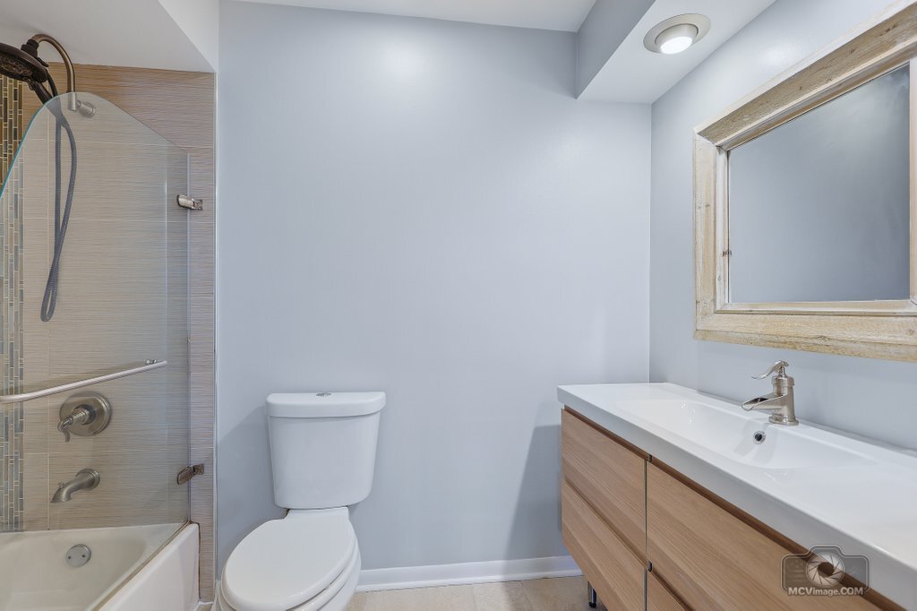 254 S CEDAR Avenue, Wood Dale, IL 60191