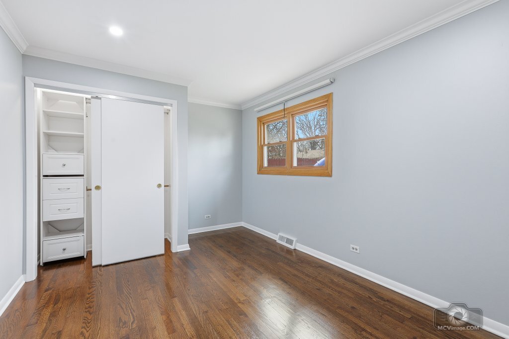 254 S CEDAR Avenue, Wood Dale, IL 60191