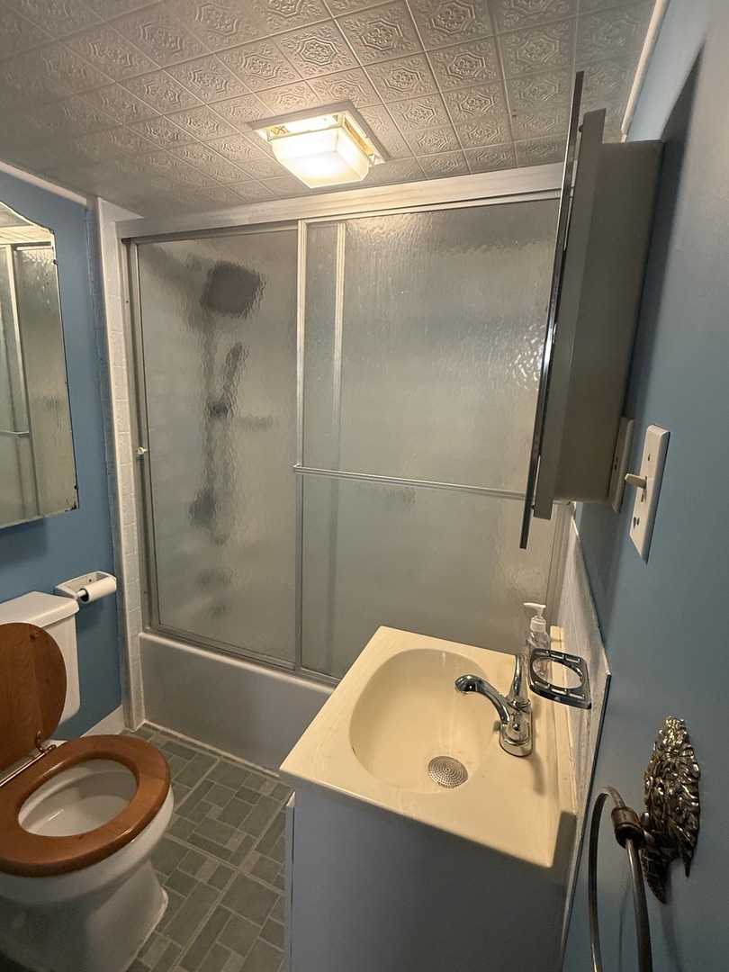 7445 W Winona Street, Harwood Heights, IL 60706