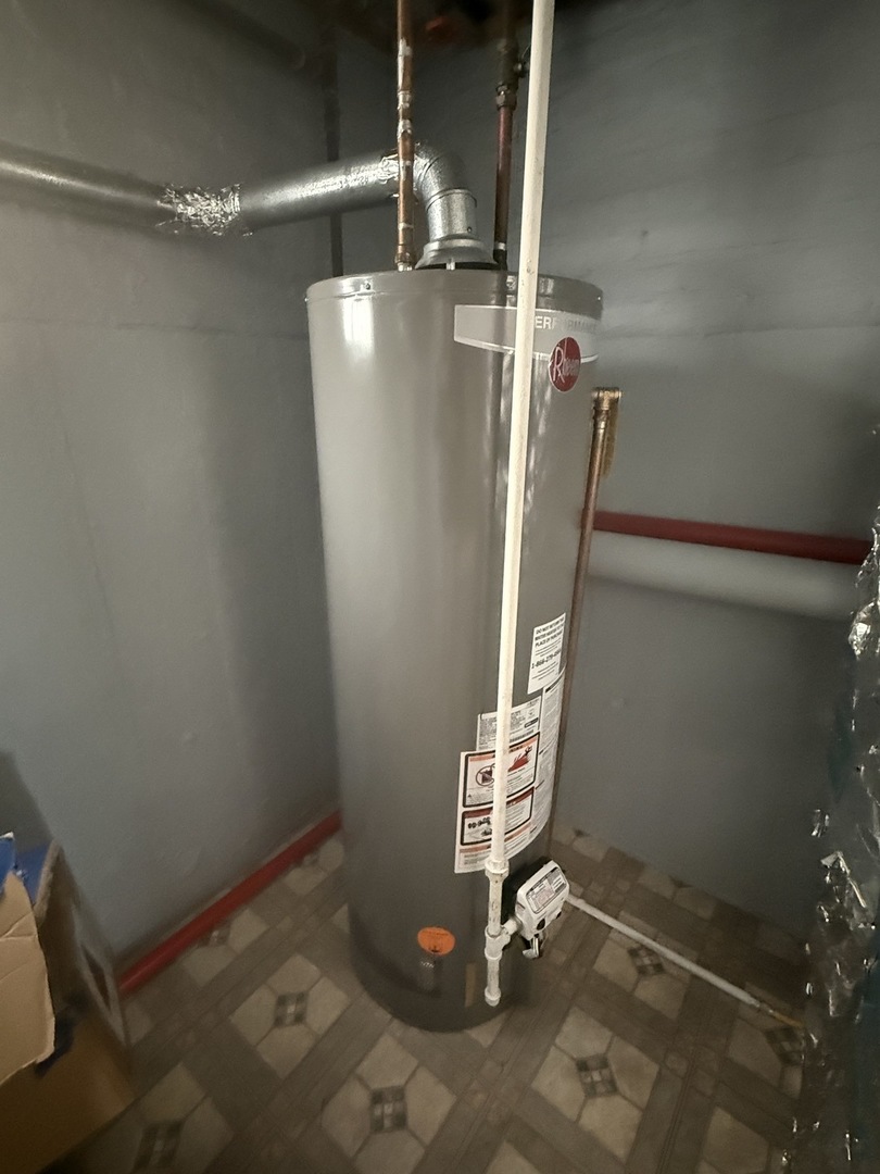 7445 W Winona Street, Harwood Heights, IL 60706