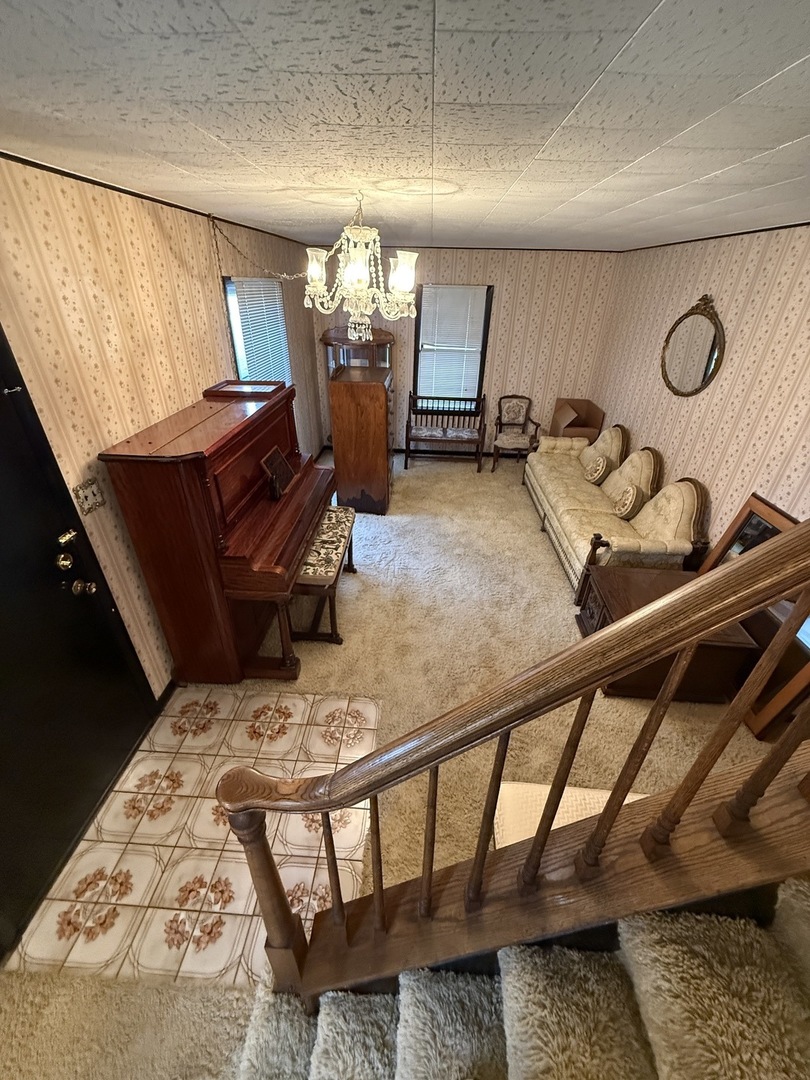 7445 W Winona Street, Harwood Heights, IL 60706