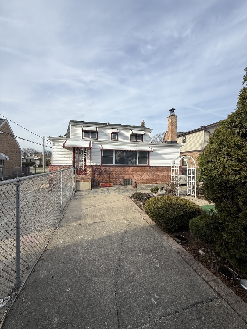 7445 W Winona Street, Harwood Heights, IL 60706