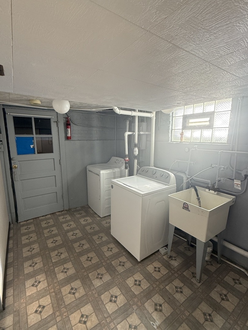 7445 W Winona Street, Harwood Heights, IL 60706