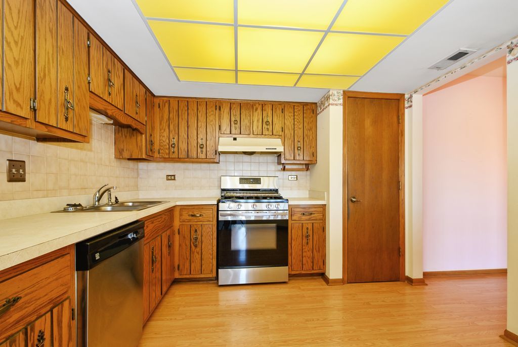 15704 Deerfield Court #2N, Orland Park, IL 60462