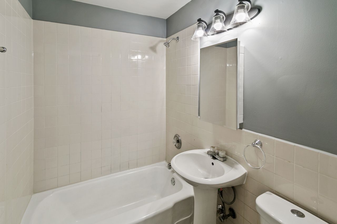 14500 Sawyer Avenue, Midlothian, IL 60445