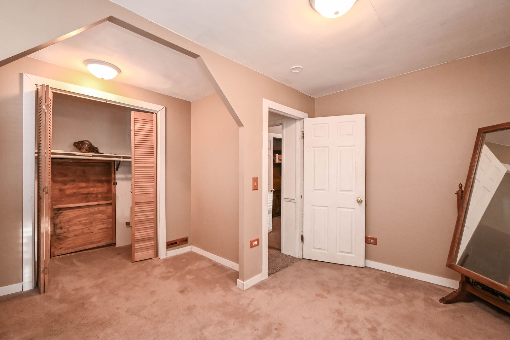 2737 Gabriel Avenue, Zion, IL 60099