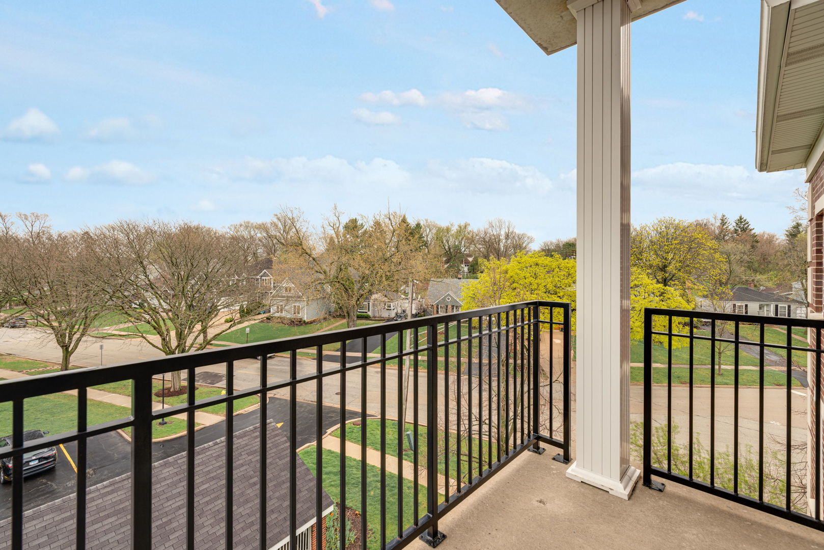 400 McDaniels Circle #405, Clarendon Hills, IL 60514