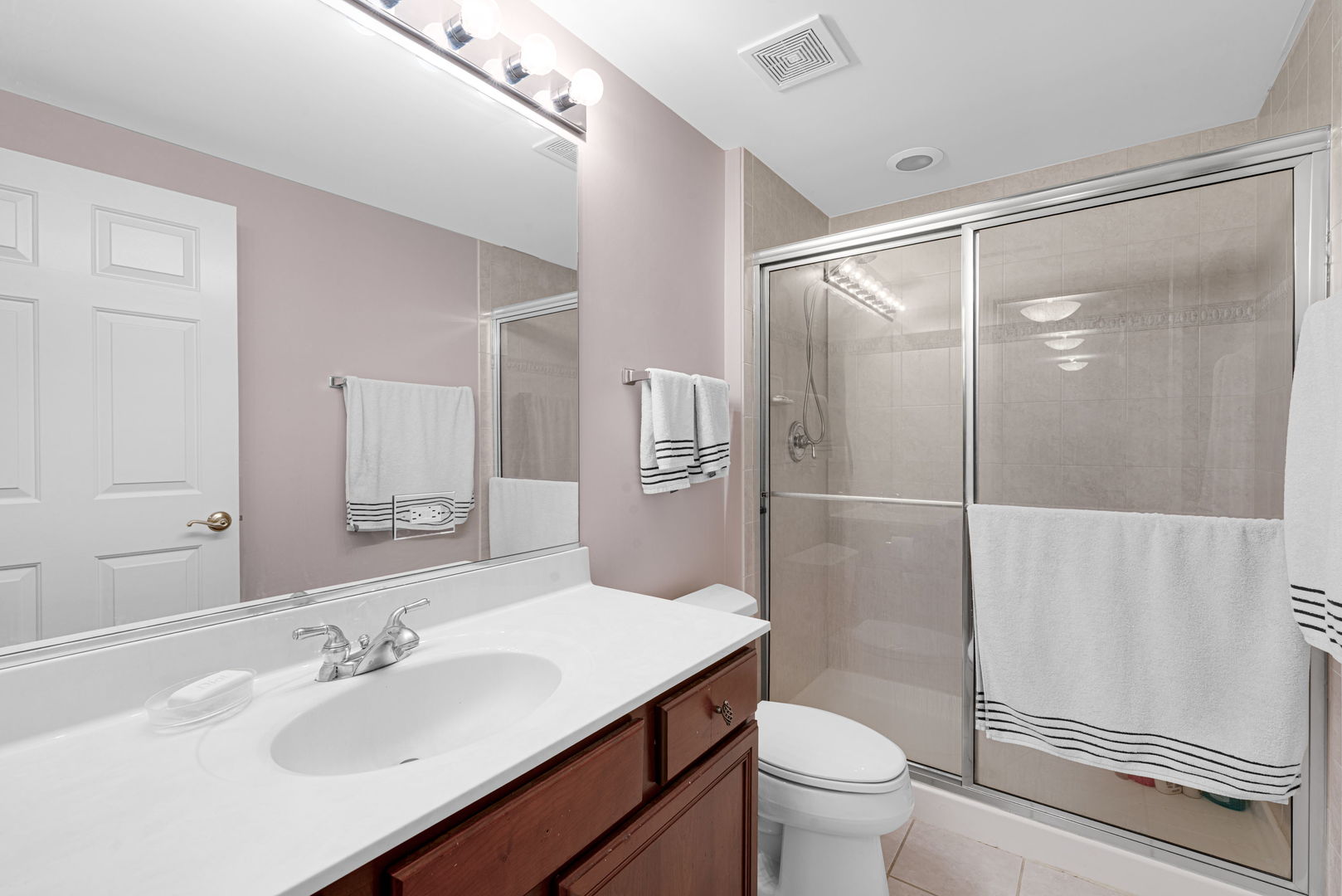 400 McDaniels Circle #405, Clarendon Hills, IL 60514