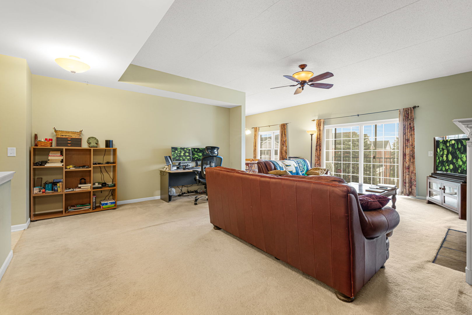 400 McDaniels Circle #405, Clarendon Hills, IL 60514