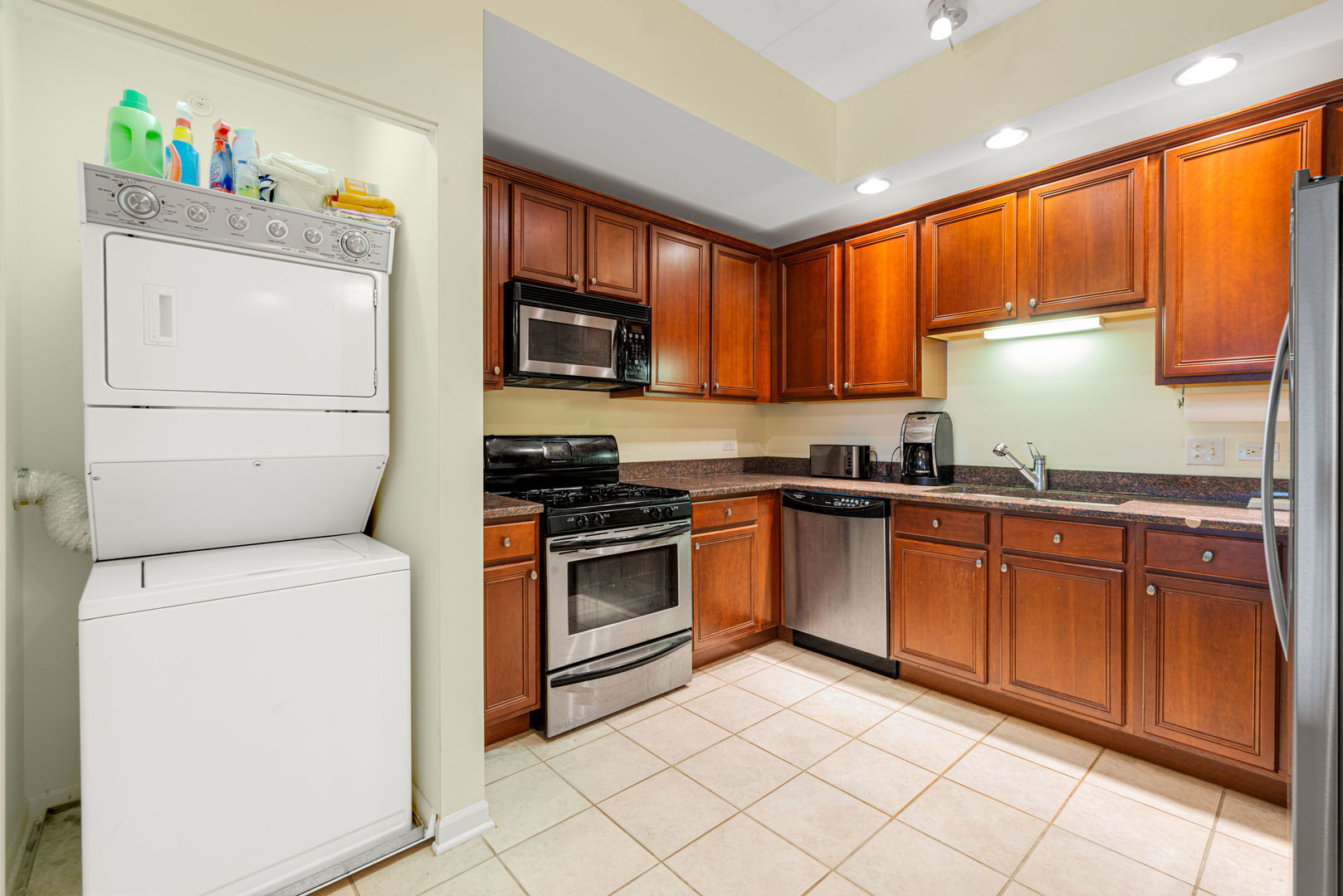 400 McDaniels Circle #405, Clarendon Hills, IL 60514