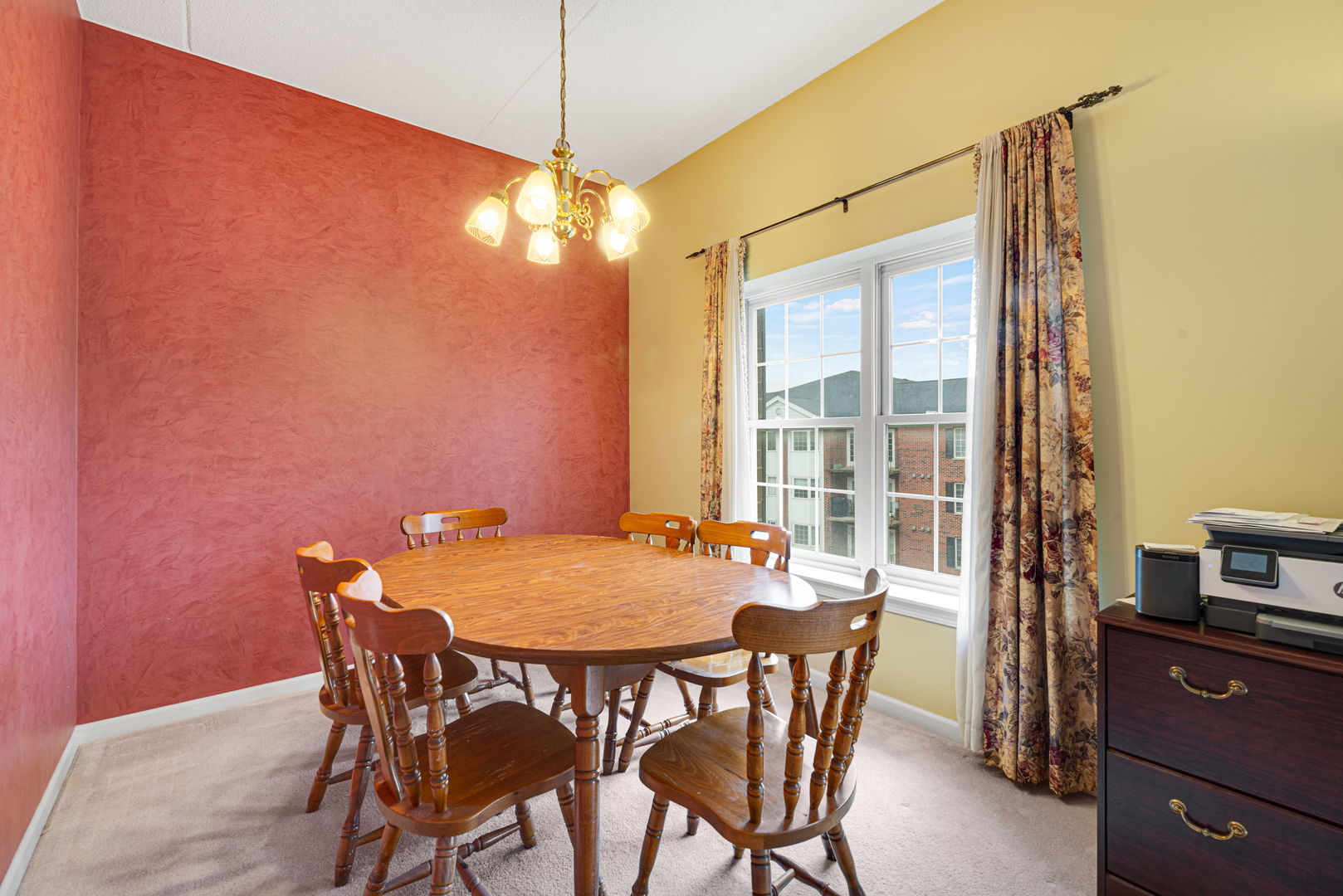 400 McDaniels Circle #405, Clarendon Hills, IL 60514