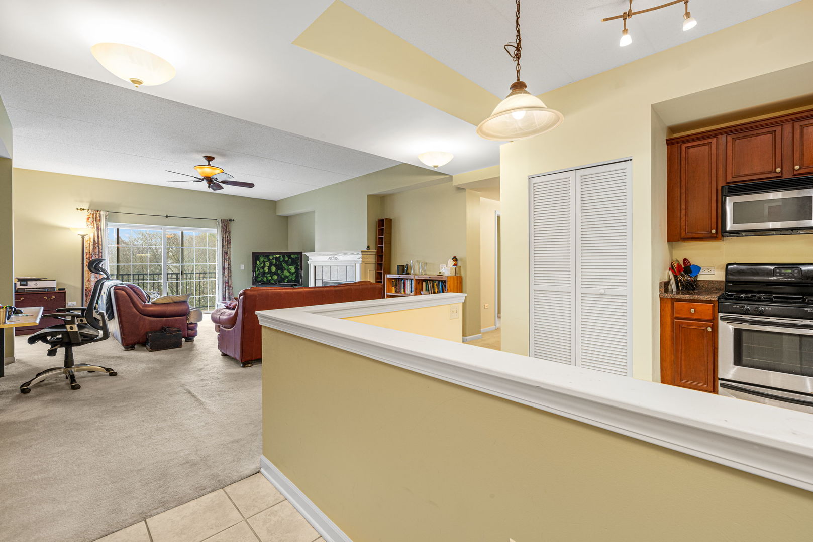 400 McDaniels Circle #405, Clarendon Hills, IL 60514