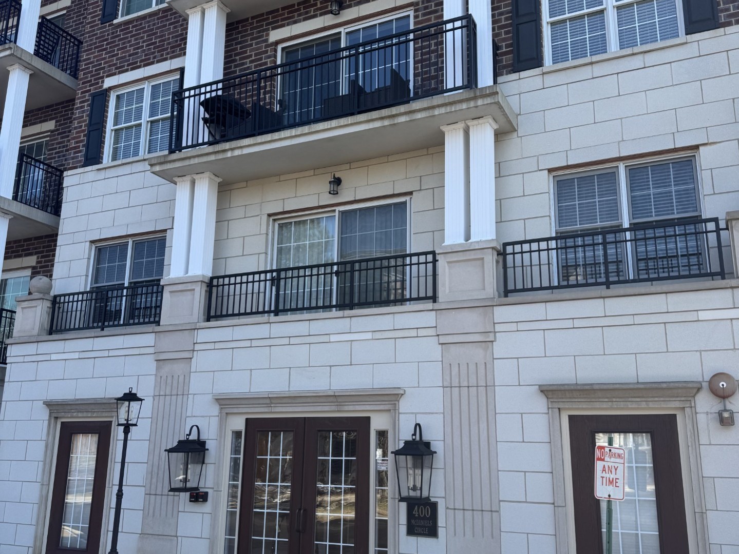 400 McDaniels Circle #405, Clarendon Hills, IL 60514