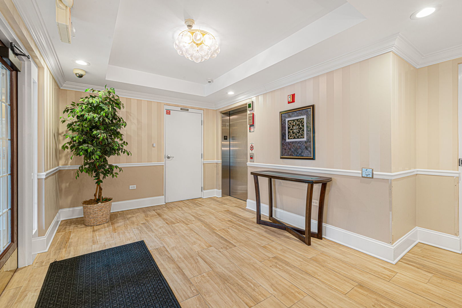 400 McDaniels Circle #405, Clarendon Hills, IL 60514