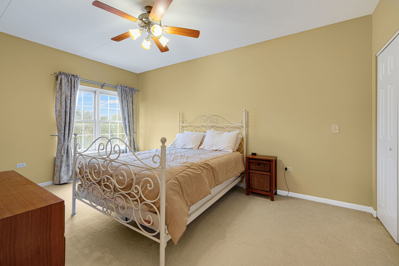 400 McDaniels Circle #405, Clarendon Hills, IL 60514