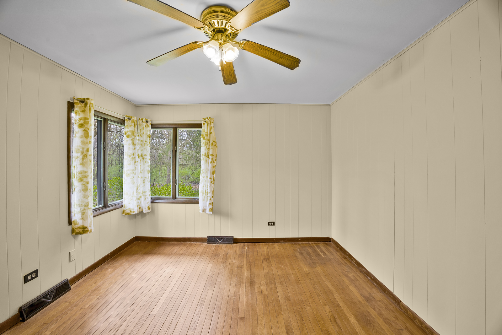 5514 N 13000 E Road, Momence, IL 60954