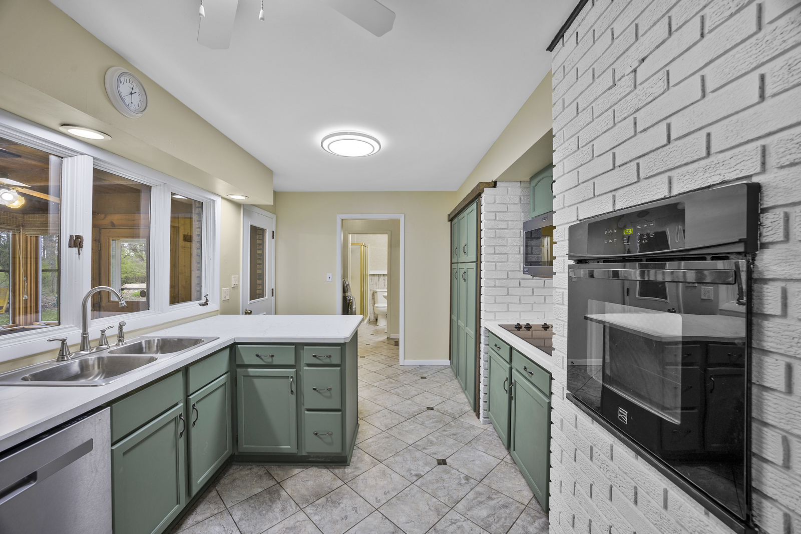 5514 N 13000 E Road, Momence, IL 60954