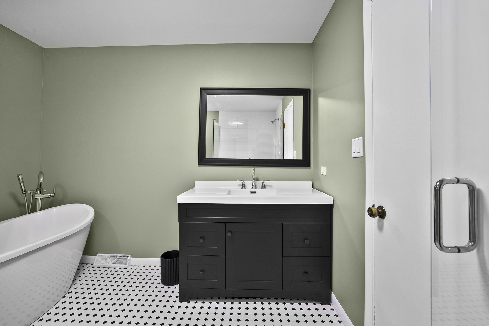 5514 N 13000 E Road, Momence, IL 60954