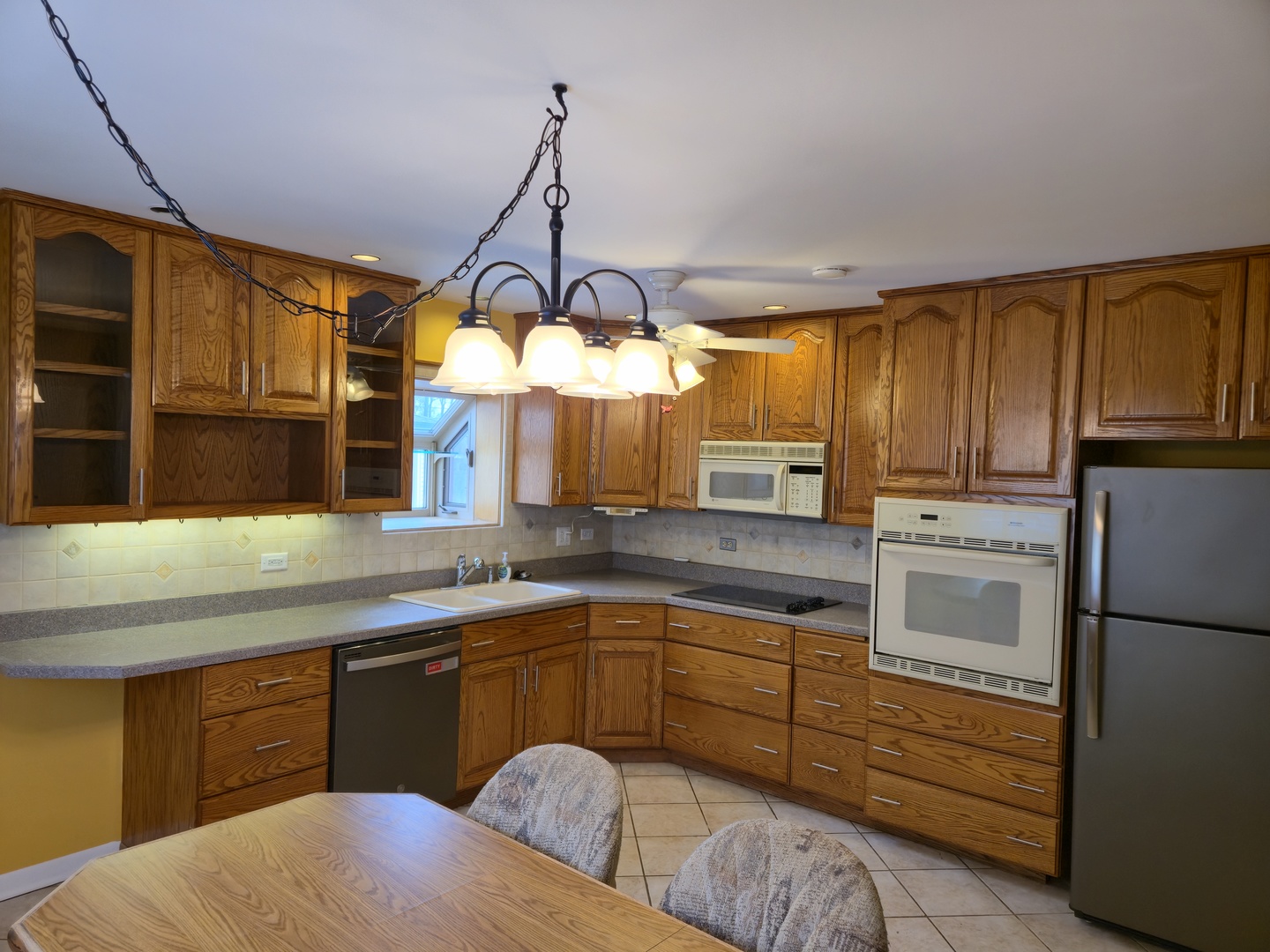 14927 Kenton Avenue, Midlothian, IL 60445