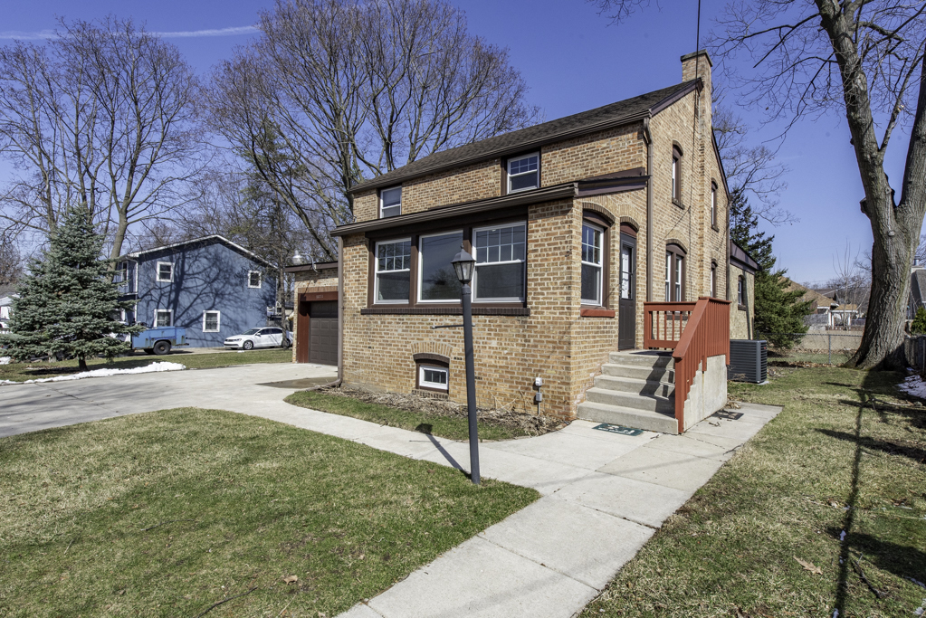 33771 N 2nd Street, Grayslake, IL 60030