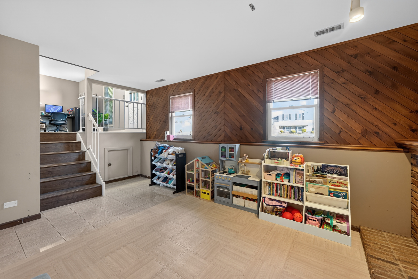 736 Cypress Lane, Carol Stream, IL 60188