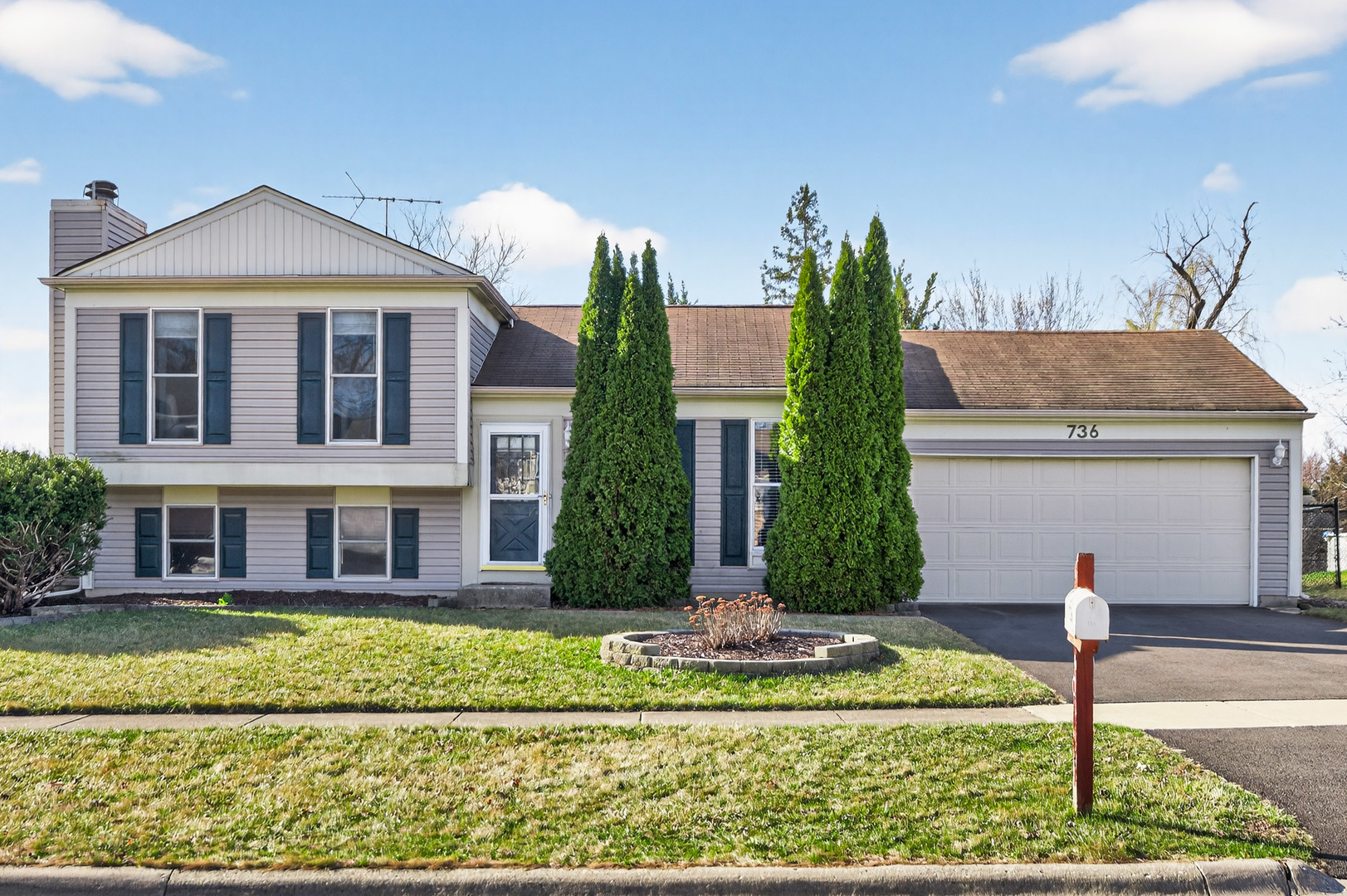 736 Cypress Lane, Carol Stream, IL 60188