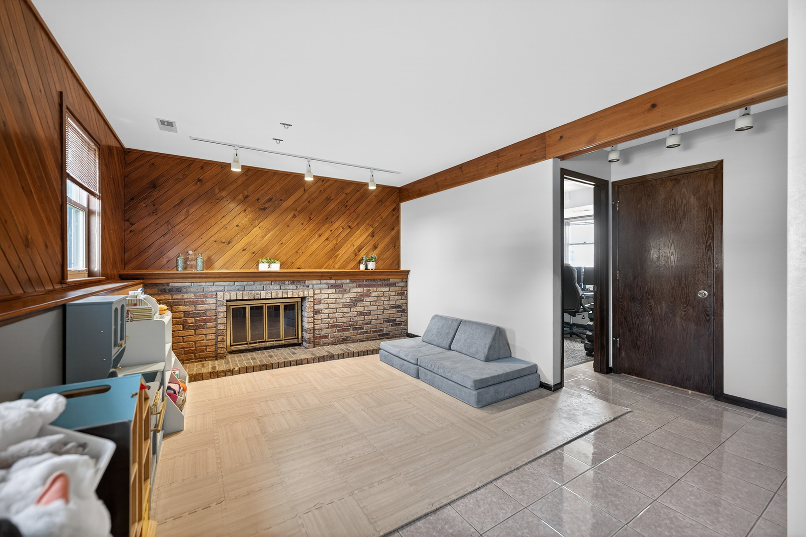 736 Cypress Lane, Carol Stream, IL 60188