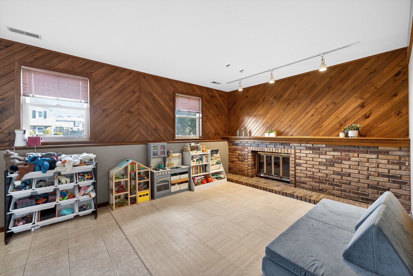 736 Cypress Lane, Carol Stream, IL 60188