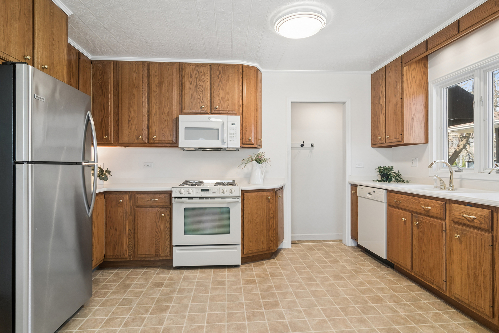 142 S Fremont Street, Palatine, IL 60067