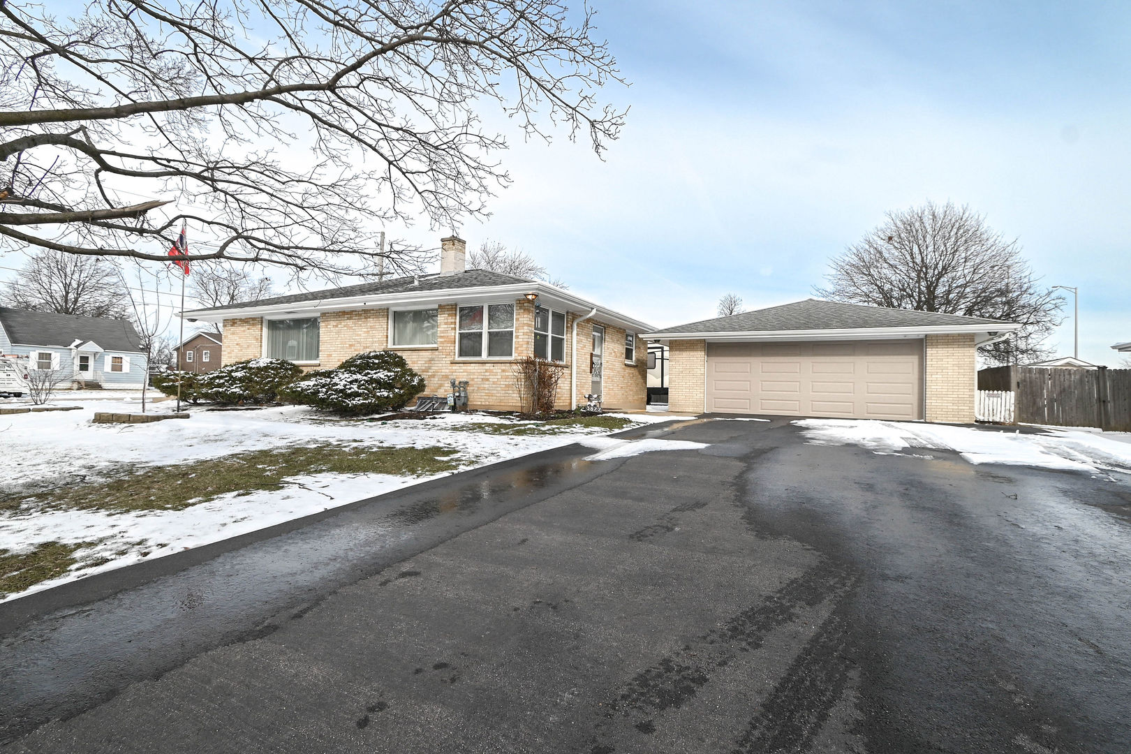 3877 Grandview Avenue, Gurnee, IL 60031