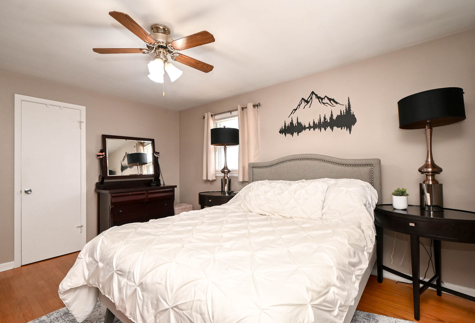 3877 Grandview Avenue, Gurnee, IL 60031