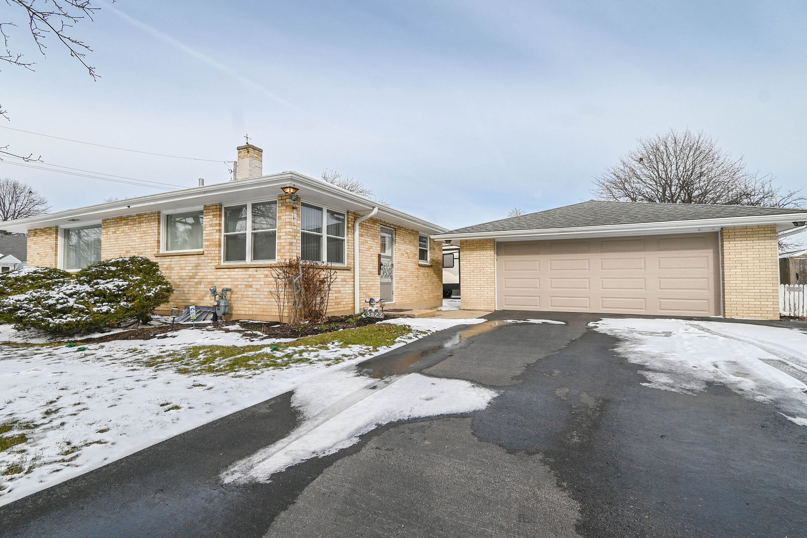 3877 Grandview Avenue, Gurnee, IL 60031